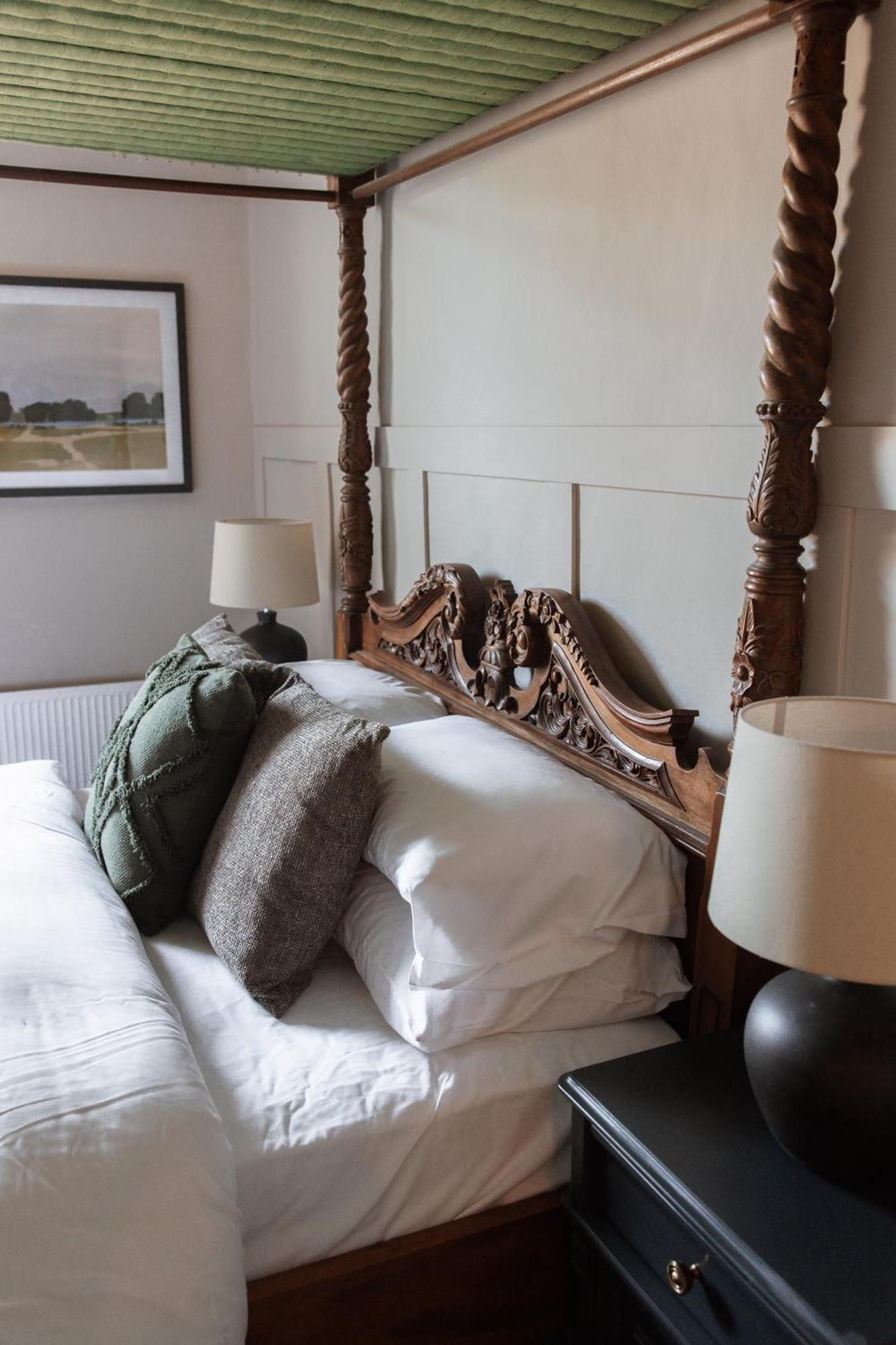 The Raven Hotel At Much Wenlock By Purestay エクステリア 写真
